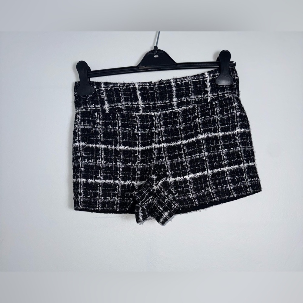 Alice + Olivia Donald Tweed Short/Size 2 - Picture 4 of 9
